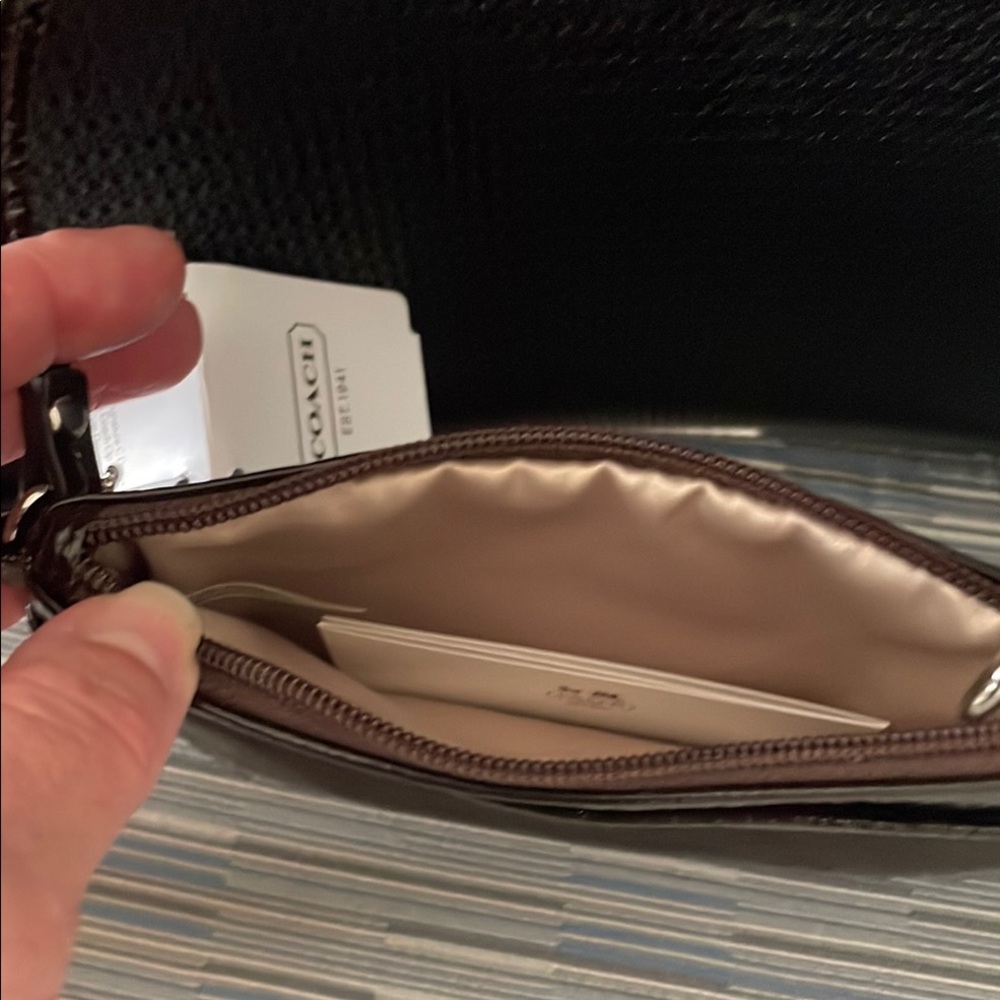 BNWT Coach Mahogany Patent Leather Wristlet - Picture 5 of 6